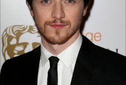 詹姆斯麦卡沃伊图片,光影交错下的魅力演绎