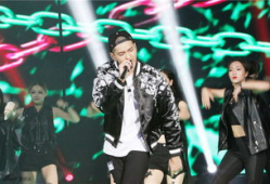 吴亦凡娱乐节目,星光熠熠的舞台魅力